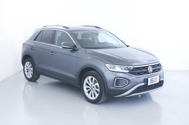 VOLKSWAGEN T-Roc 1.5 TSI ACT DSG Life BMT/CERCHI 17/FARI LED Immagine 3