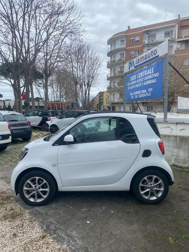 SMART ForTwo 1.0cc 71cv BLUETOOTH CRUISE CLIMA AUTO NAVI Immagine 4