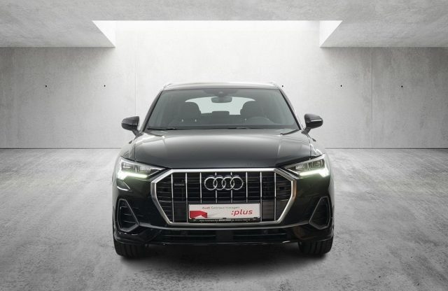 AUDI Q3 45 TFSI quattro S tronic S line Immagine 1