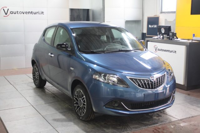 LANCIA Ypsilon 1000 HYBRID PLATINO 70 CV KM ZERO Immagine 0