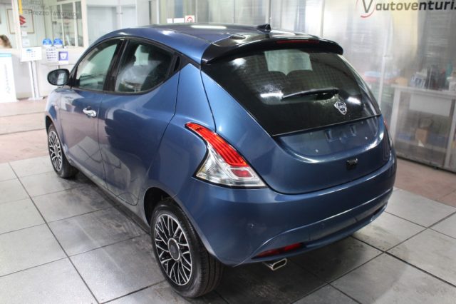 LANCIA Ypsilon 1000 HYBRID PLATINO 70 CV KM ZERO Immagine 3