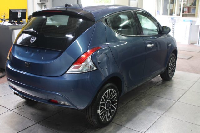 LANCIA Ypsilon 1000 HYBRID PLATINO 70 CV KM ZERO Immagine 4