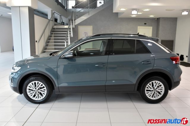 VOLKSWAGEN T-Roc 1.0 TSI 110 CV LIFE + TECH PACK NAVI 2XCLIMA REARV Immagine 1