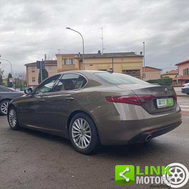 ALFA ROMEO Giulia 2.2 Turbodiesel 150 CV AT8 Business Immagine 3