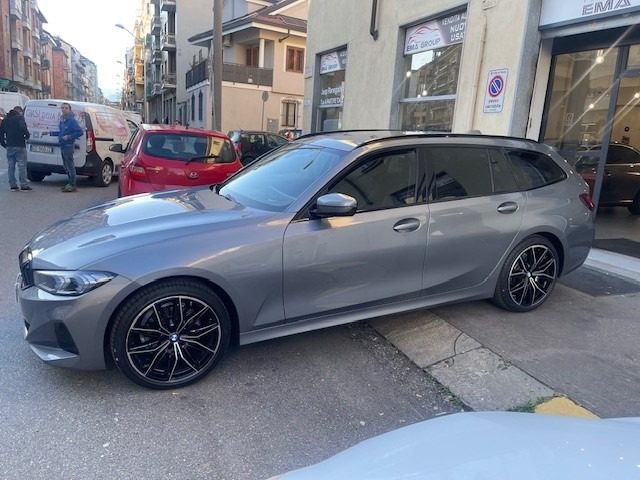 BMW 320 d 48V xDrive Touring Immagine 3