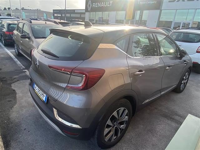 RENAULT Captur 1.6 E-TECH Plug-in Hybrid 160cv Intens Auto Immagine 4