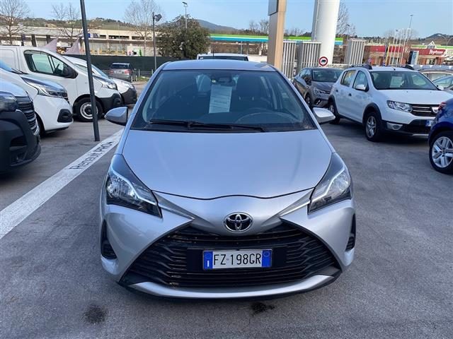 TOYOTA Yaris 5 Porte 1.0 VVT-i Cool my18 Immagine 2