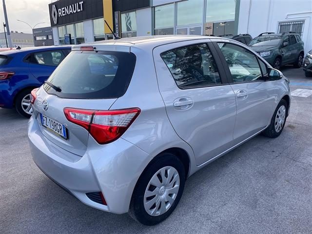 TOYOTA Yaris 5 Porte 1.0 VVT-i Cool my18 Immagine 4