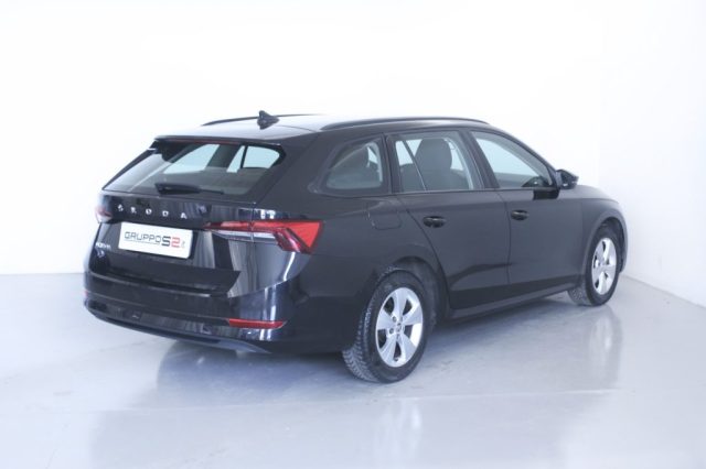 SKODA Octavia 2.0 TDI EVO SCR 150 CV DSG Wagon Executive Immagine 3