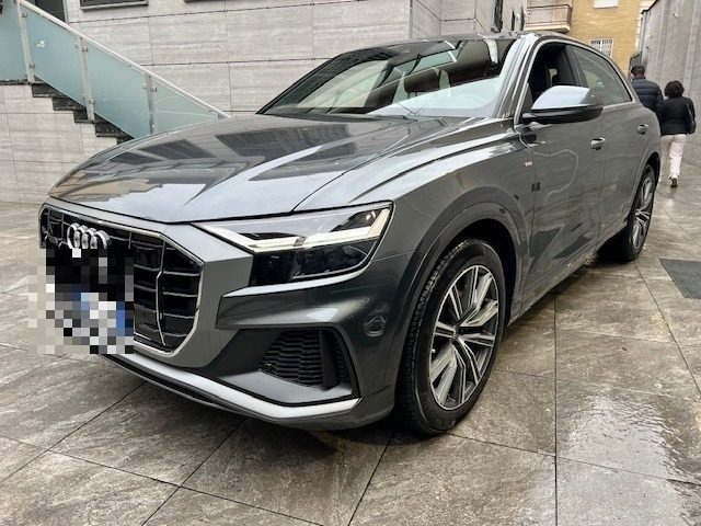 AUDI Q8 55 TFSI quattro tiptronic S-LINE Immagine 2