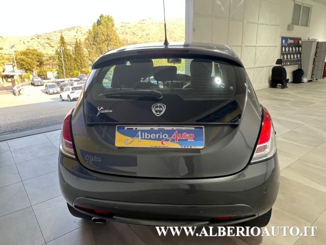 LANCIA Ypsilon 1.3 MJT 16V 95 CV 5 porte S&S Gold Immagine 2