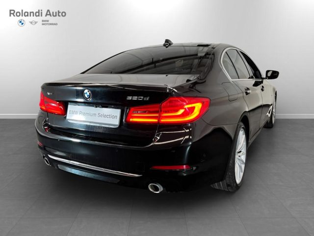 BMW 520 d xdrive Luxury auto Immagine 1