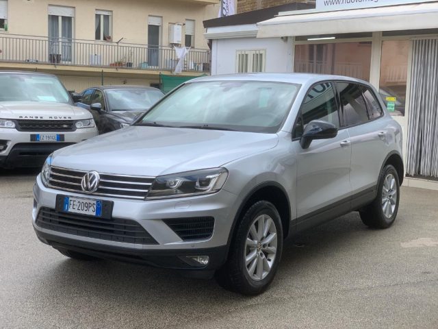 VOLKSWAGEN Touareg 3.0 TDI 204 CV tiptronic BlueMotion Techn. Executi Immagine 1