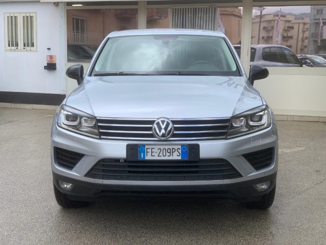 VOLKSWAGEN Touareg 3.0 TDI 204 CV tiptronic BlueMotion Techn. Executi Immagine 2