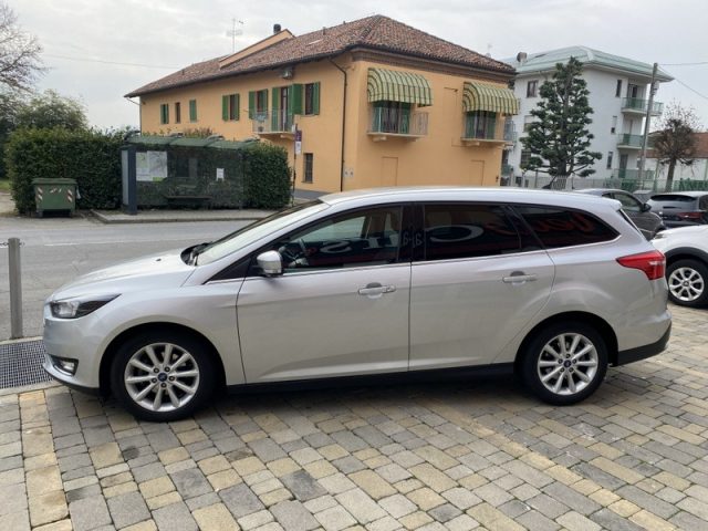 FORD Focus 1.5 TDCi 120 CV Start&Stop Titanium NAVI-RETROCAM Immagine 2