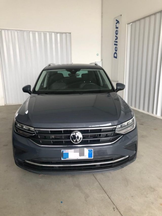 VOLKSWAGEN Tiguan 2.0 TDI 150 CV SCR DSG Life Immagine 1