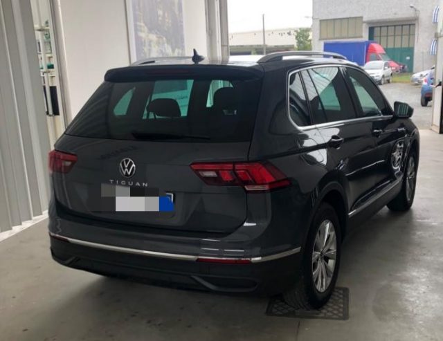 VOLKSWAGEN Tiguan 2.0 TDI 150 CV SCR DSG Life Immagine 2