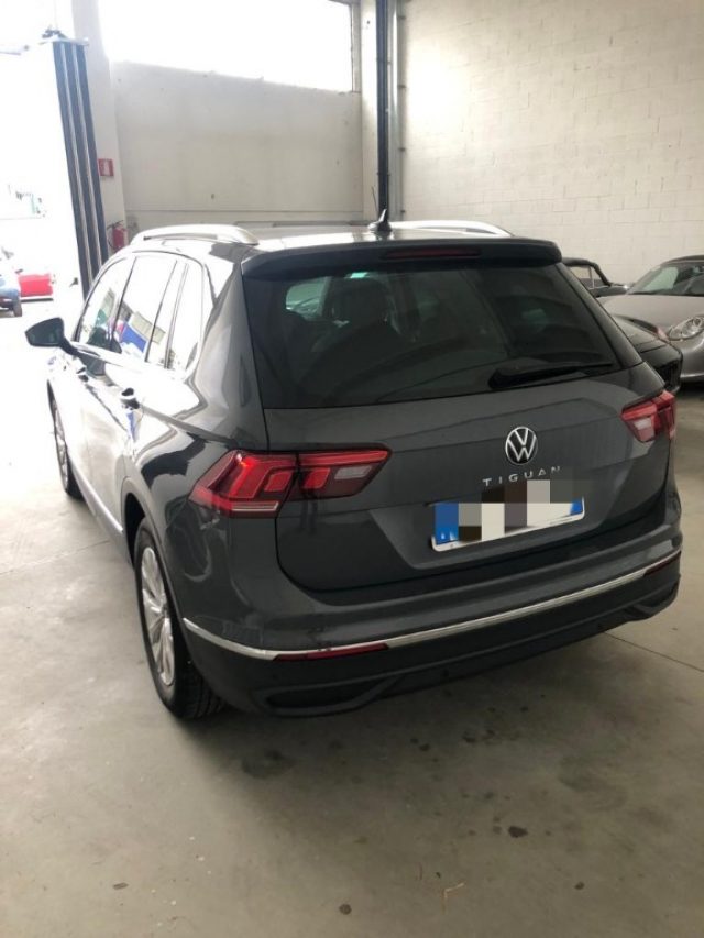 VOLKSWAGEN Tiguan 2.0 TDI 150 CV SCR DSG Life Immagine 3