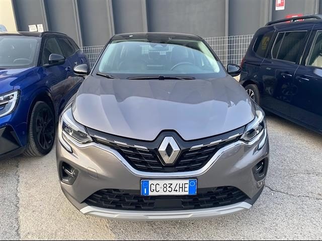 RENAULT Captur 1.6 E-Tech phev Intens 160cv auto Immagine 3