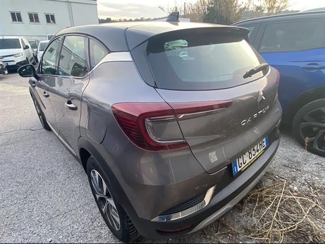 RENAULT Captur 1.6 E-Tech phev Intens 160cv auto Immagine 4