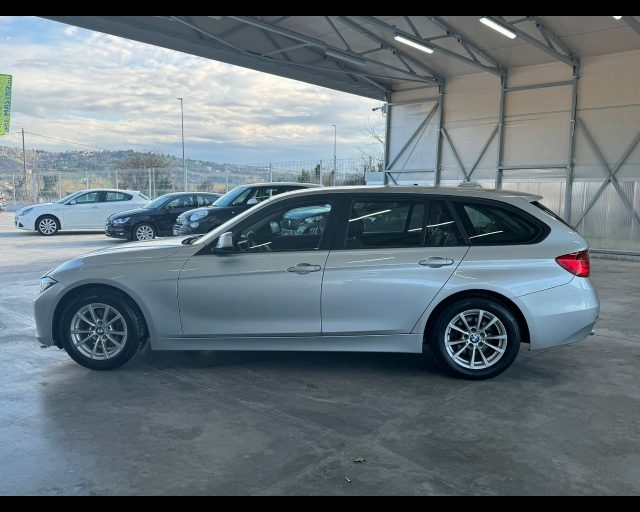 BMW 320 d Touring  Business  MOTORE SOSTITUITO Immagine 2