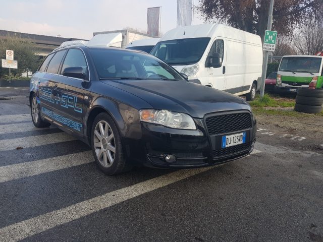 AUDI A4 2.0 16V TDI Avant sline Immagine 3