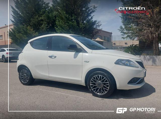 LANCIA Ypsilon 1.3 MJT 16V 95 CV 5 porte S&S Gold Immagine 2