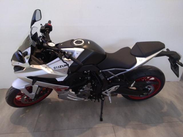 SUZUKI GSX-8R 2024 Immagine 2