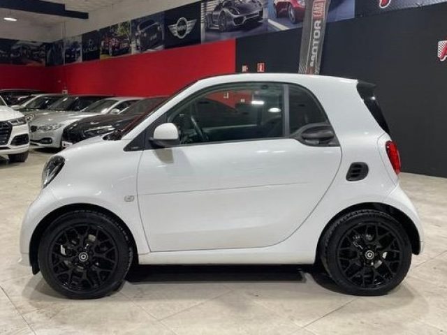 SMART ForTwo 0.9 90CV SUPERPASSION SPORT PANORAMA LED Immagine 1