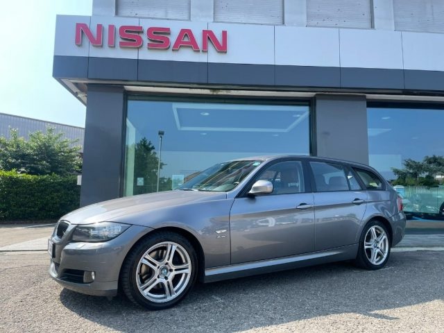 BMW 320 d cat Touring xdrive 4X4 AUTOMATICA GARANZIA Immagine 0