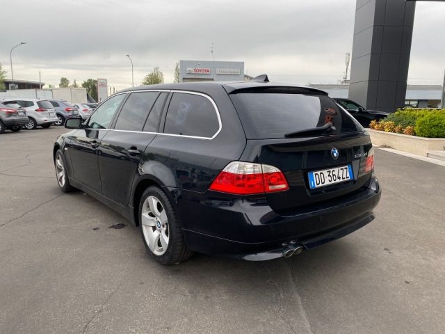 BMW 530 xd Touring Futura 4X4-C.AUTOMATICO-PELLE Immagine 4