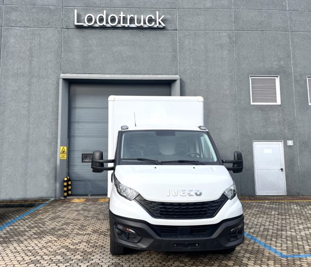 IVECO Daily 35S16 furgonato + sponda Immagine 1