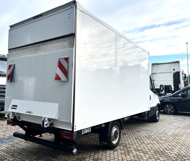 IVECO Daily 35S16 furgonato + sponda Immagine 3