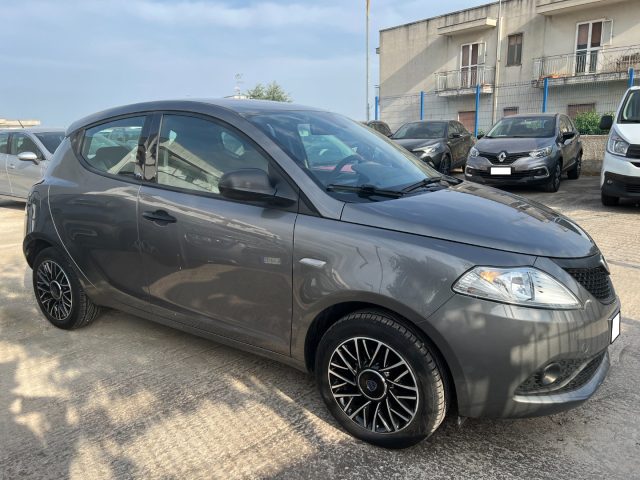 LANCIA Ypsilon 1.2 69 CV 5 porte Immagine 2