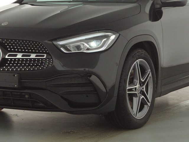 MERCEDES-BENZ GLA 220 d Premium Amg Immagine 1