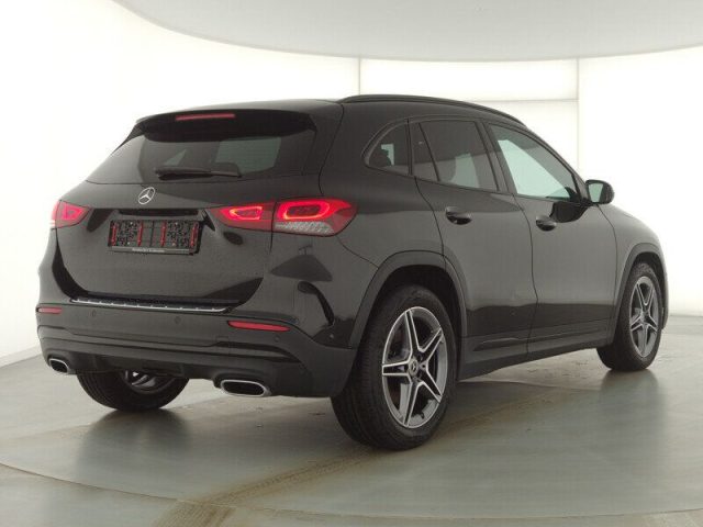 MERCEDES-BENZ GLA 220 d Premium Amg Immagine 2