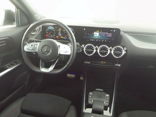 MERCEDES-BENZ GLA 220 d Premium Amg Immagine 4