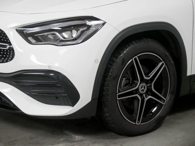 MERCEDES-BENZ GLA 220 d Premium Amg Immagine 2