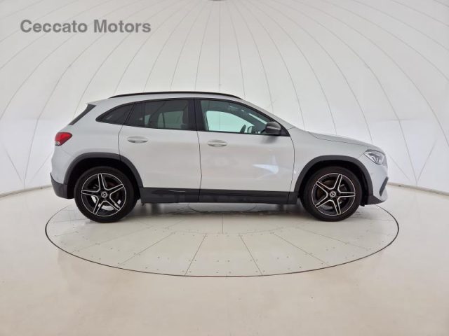 MERCEDES-BENZ GLA 200 d Automatic Premium Immagine 2