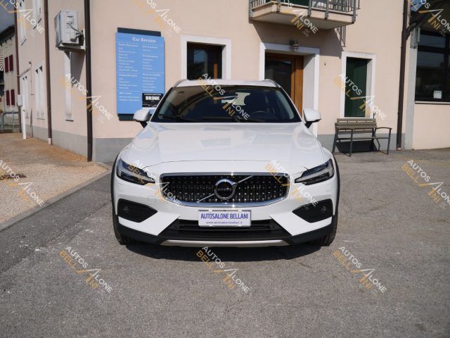 VOLVO V60 Cross Country B4 (d) AWD Geartronic Business Pro Line Immagine 1