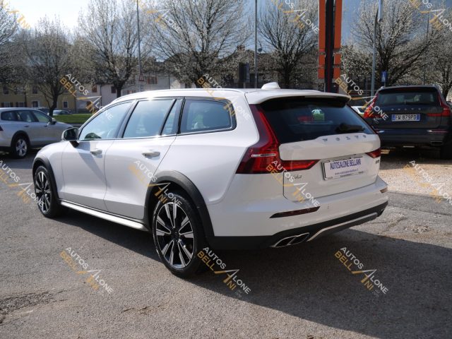 VOLVO V60 Cross Country B4 (d) AWD Geartronic Business Pro Line Immagine 4