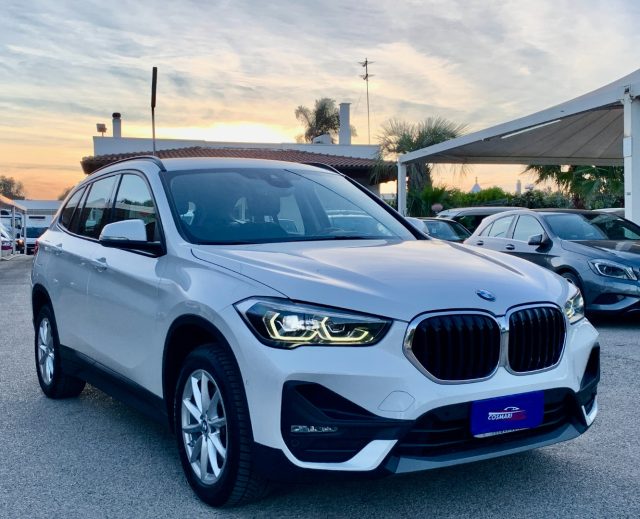 BMW X1 xDrive18d Sport Luci Ambient Immagine 0