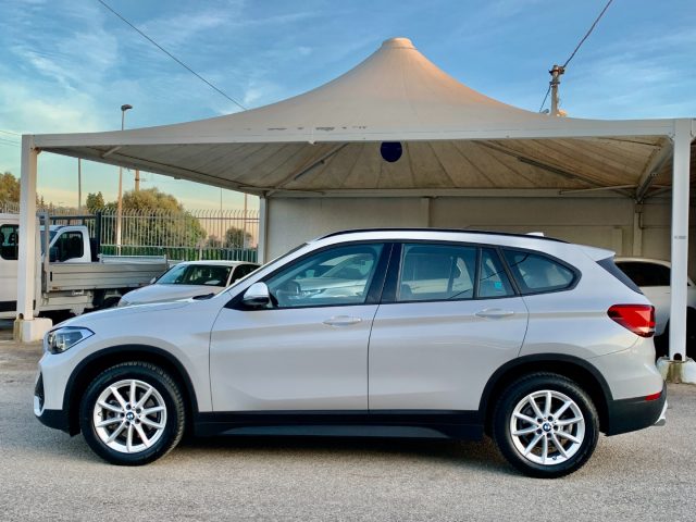 BMW X1 xDrive18d Sport Luci Ambient Immagine 3