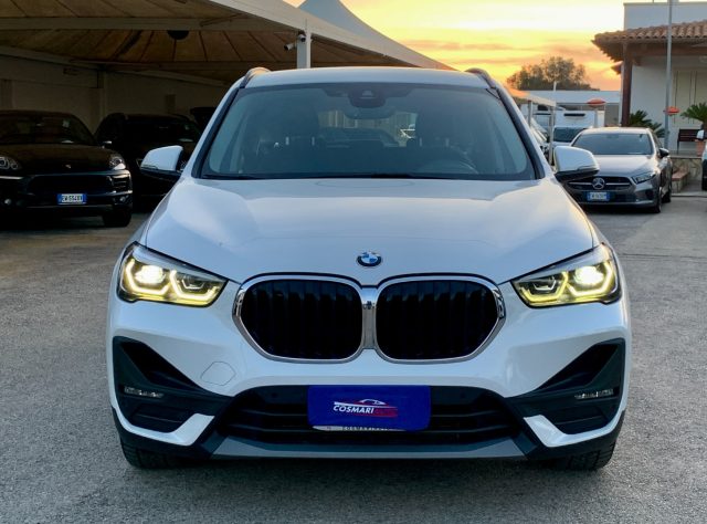 BMW X1 xDrive18d Sport Luci Ambient Immagine 1