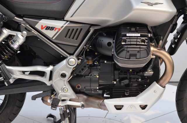 MOTO GUZZI V85 TT Travel 2023 - 4.000 KM + VALIGE Immagine 2
