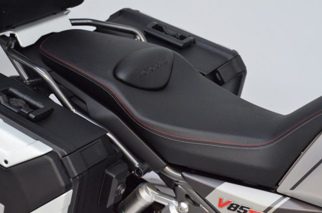 MOTO GUZZI V85 TT Travel 2023 - 4.000 KM + VALIGE Immagine 4