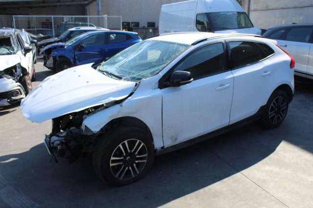 VOLVO V40 Cross Country 2.0 D2 120CV BUSINESS CAMBIO MANUALE Immagine 0