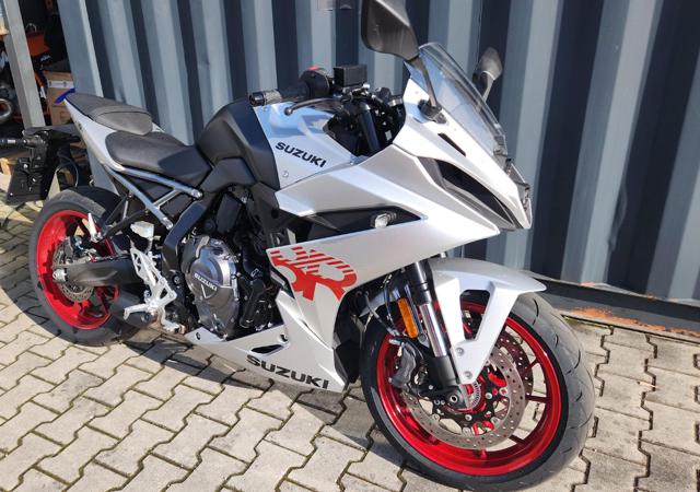 SUZUKI GSX-8R 2024 Immagine 2