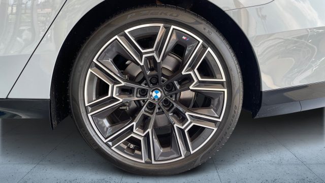 BMW 520 d 48V xDrive Msport Aut. Immagine 4