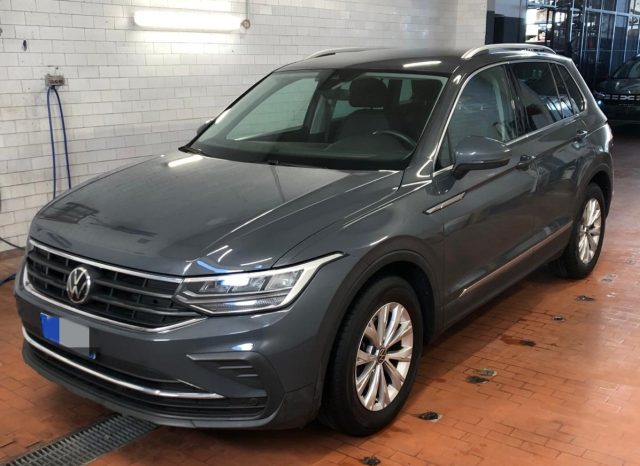 VOLKSWAGEN Tiguan 2.0 TDI 150 CV SCR DSG Life Immagine 2